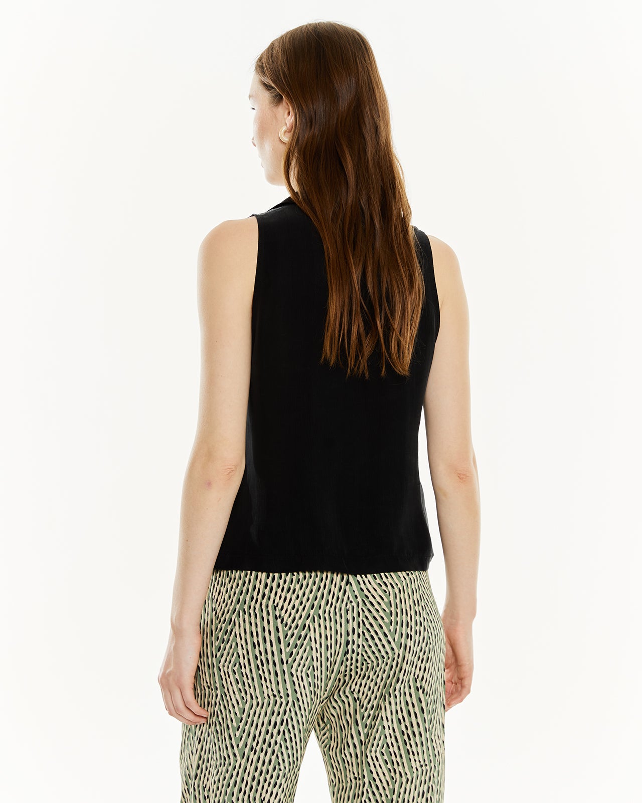 Chaleco de cupro con cuello solapa