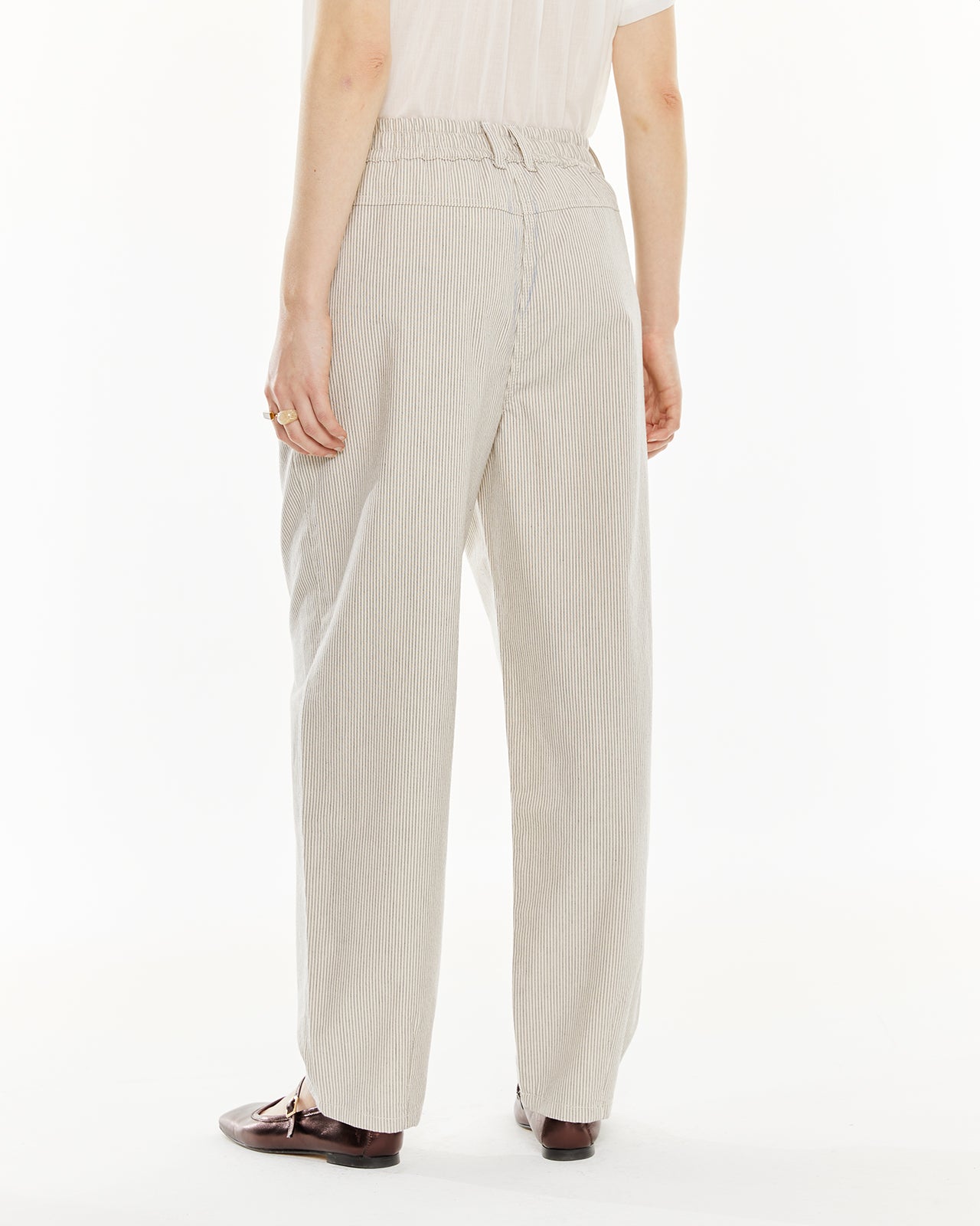 Pantalón rayas con goma en la cintura