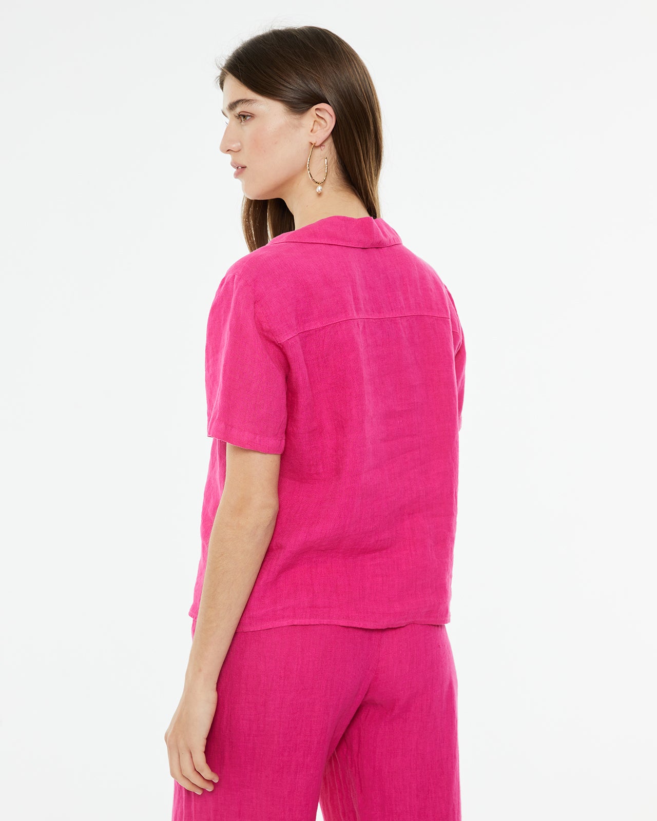 Camisa de lino de manga corta con escote camisero