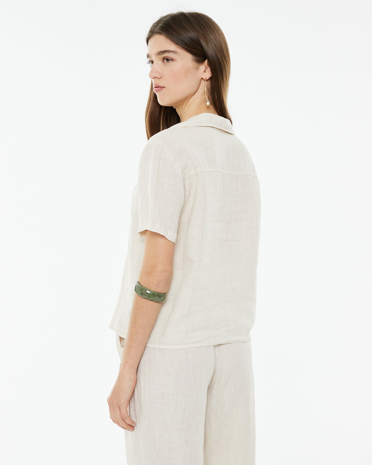 Camisa de lino de manga corta con escote camisero