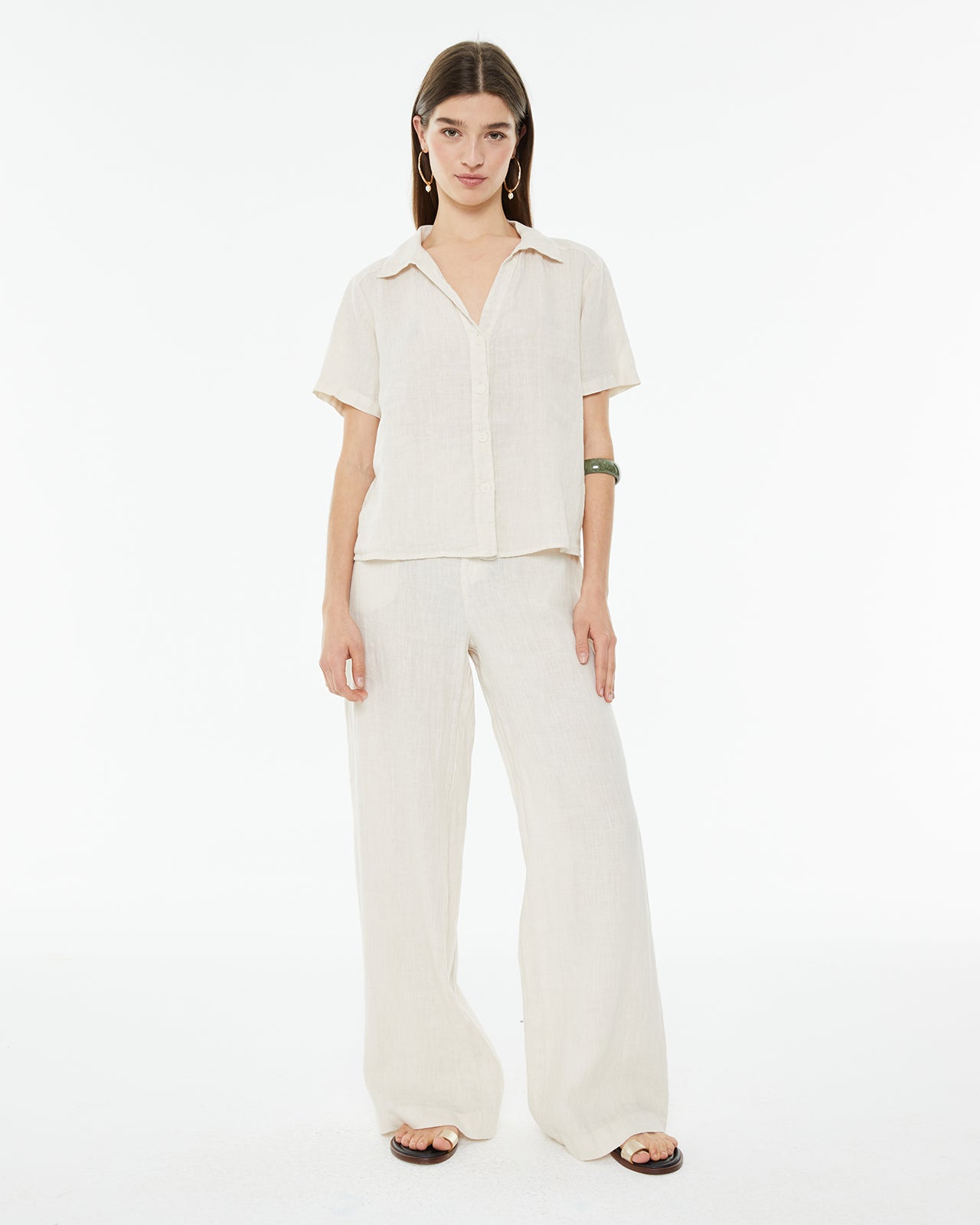 Camisa de lino de manga corta con escote camisero