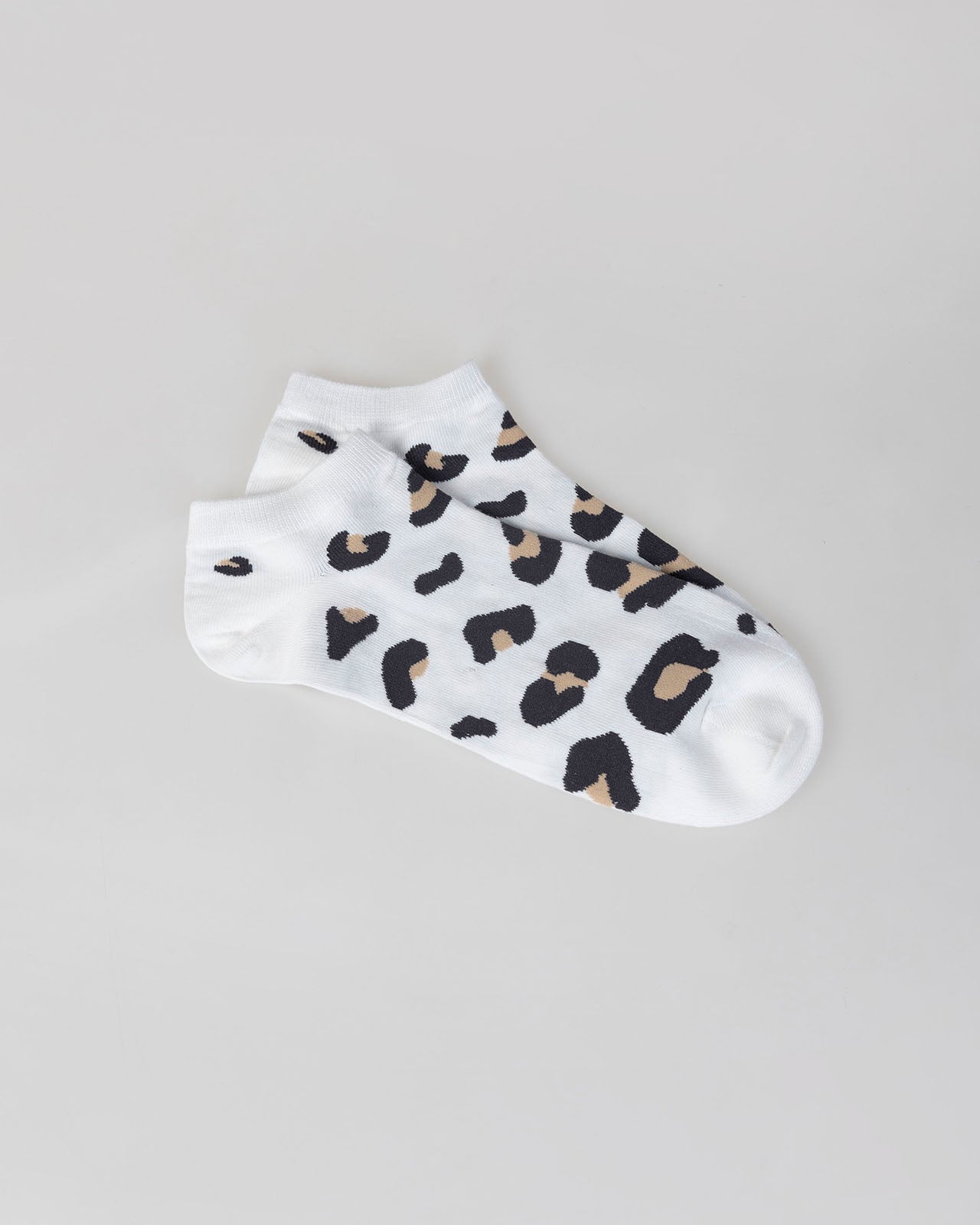 Calcetines con manchas de leopardo