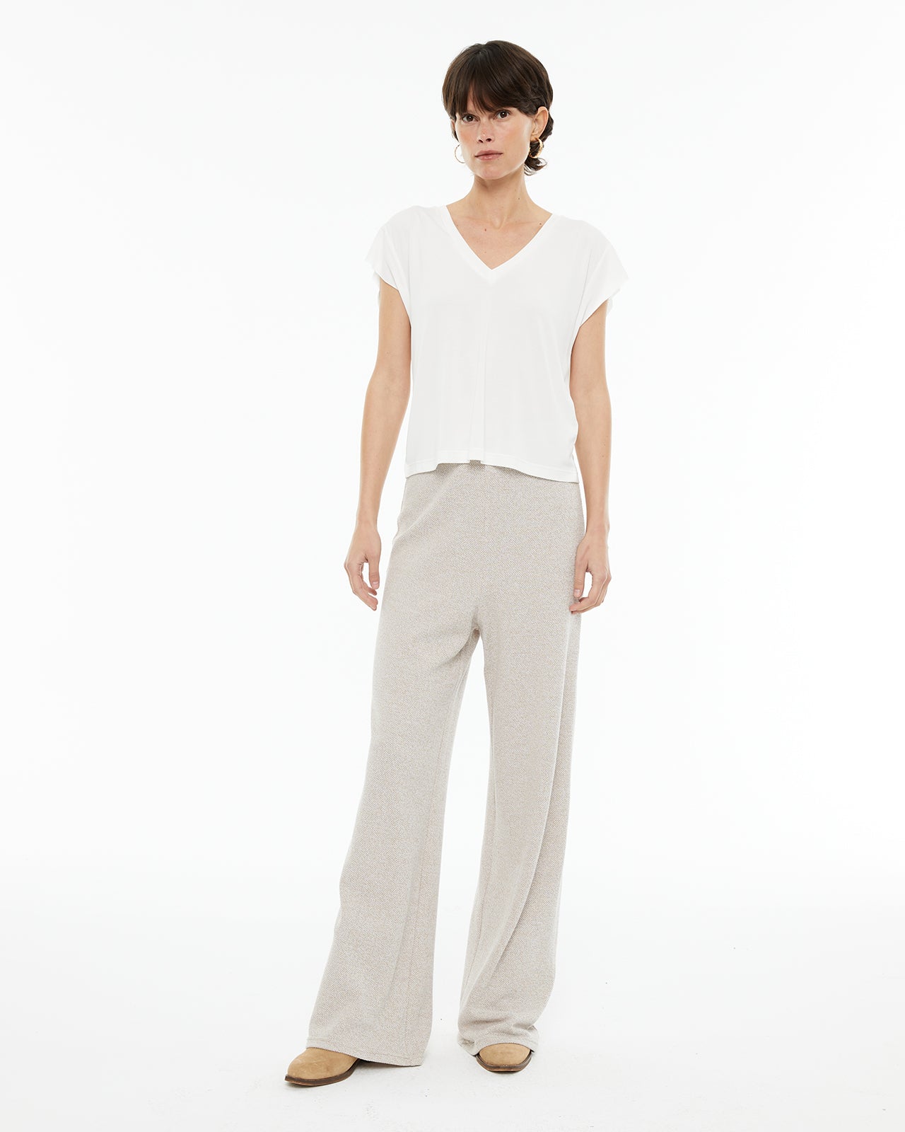 Camiseta fluida oversize escote pico sin mangas