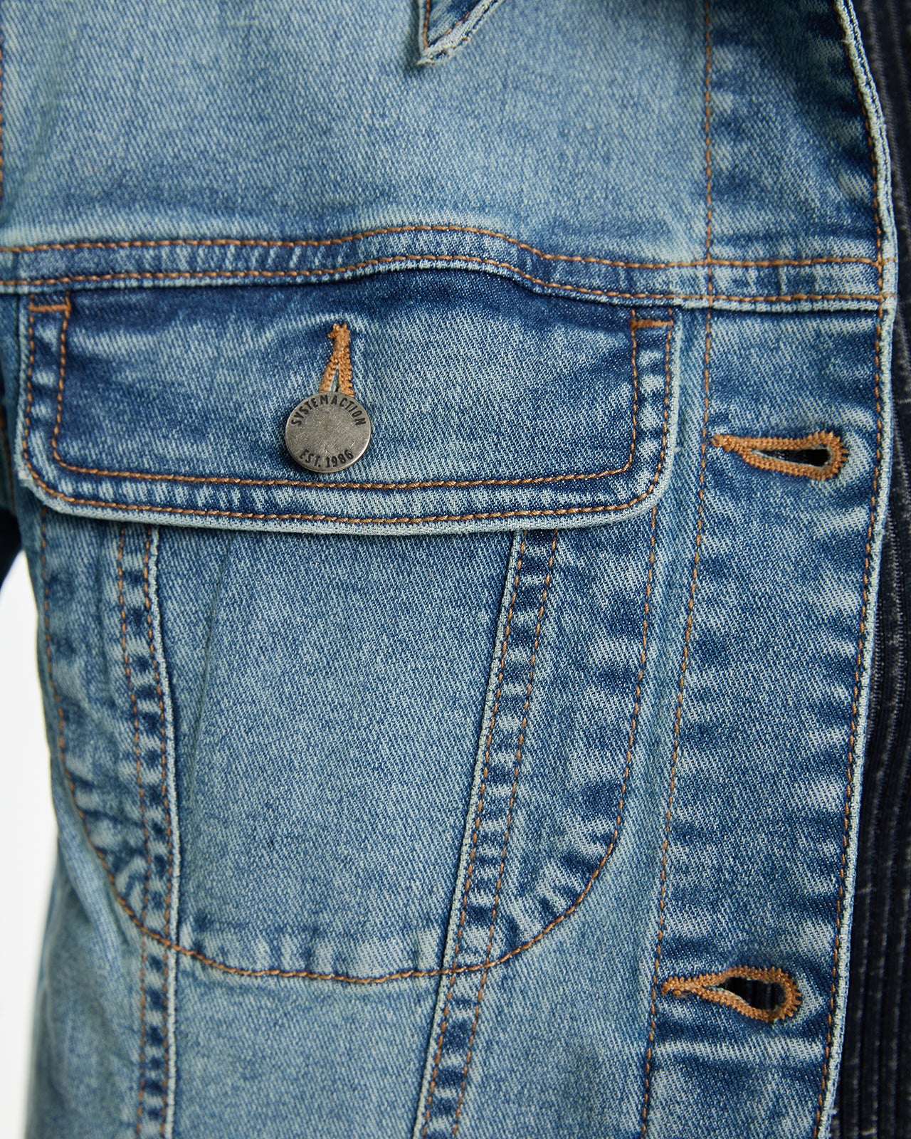 Cazadora denim manga larga con cuello camisero y botones plata