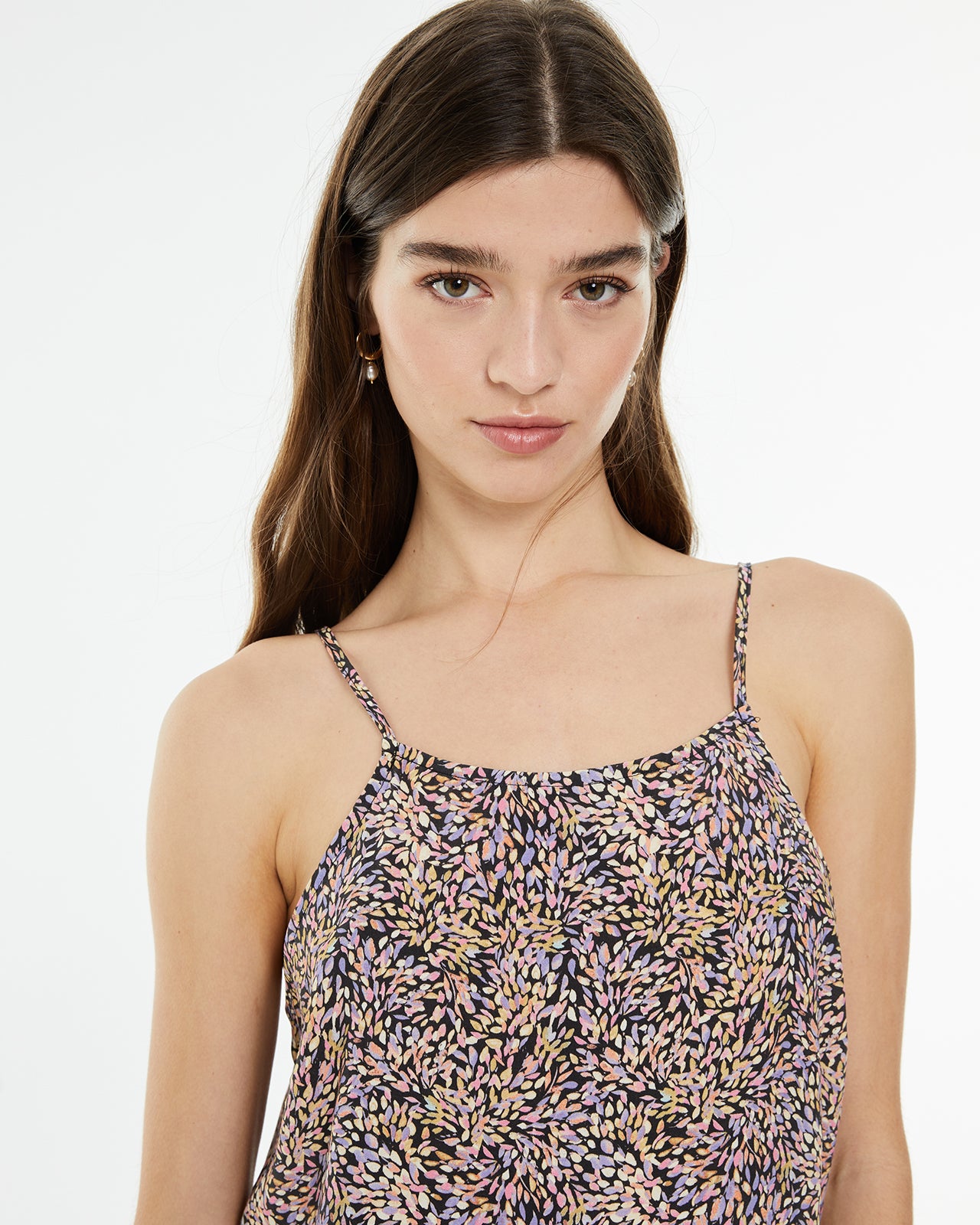 Mono de tirantes con microestampado