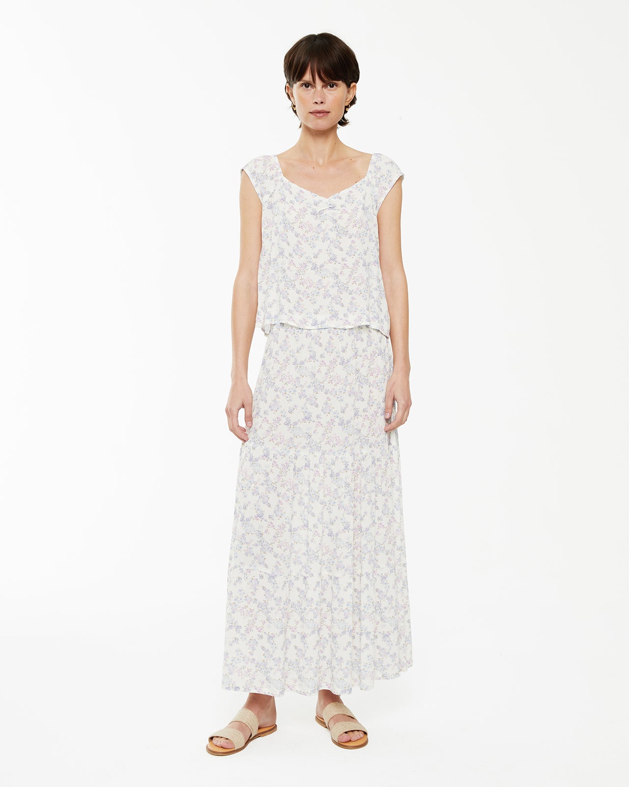 Top estampado floral con frunce en escote