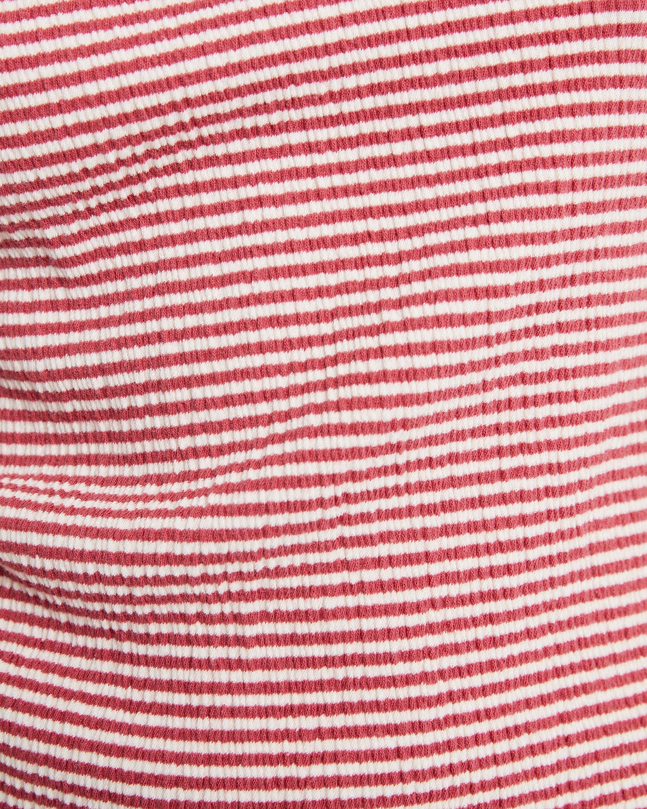 Top de tirantes de rayas rojas con escote redondo