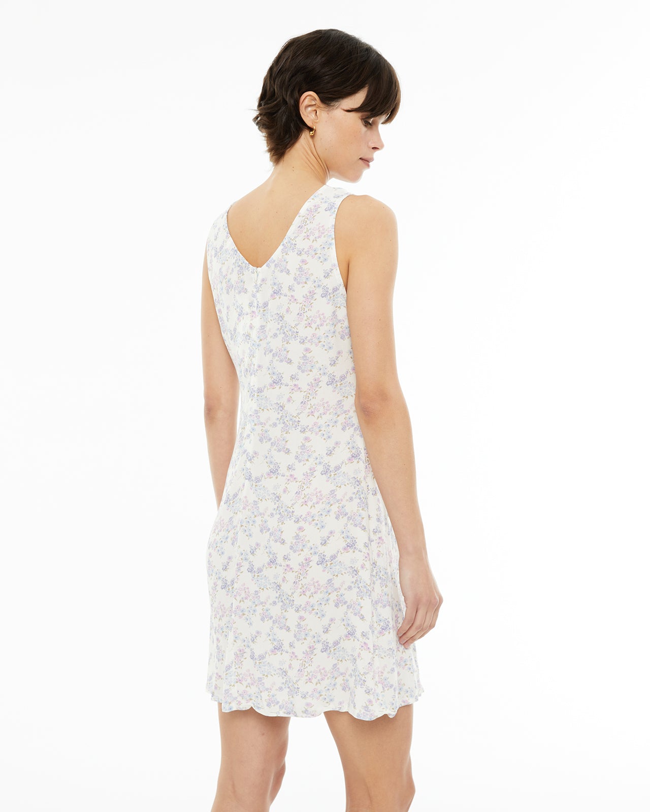 Vestido corto estampado floral costadillos en cuerpo