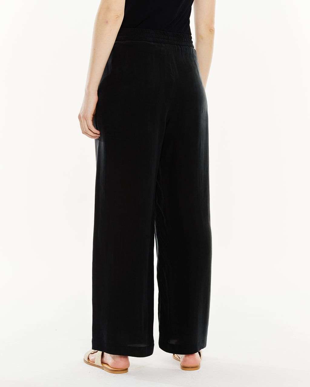 Pantalón largo con goma en la cintura y tejido de cupro