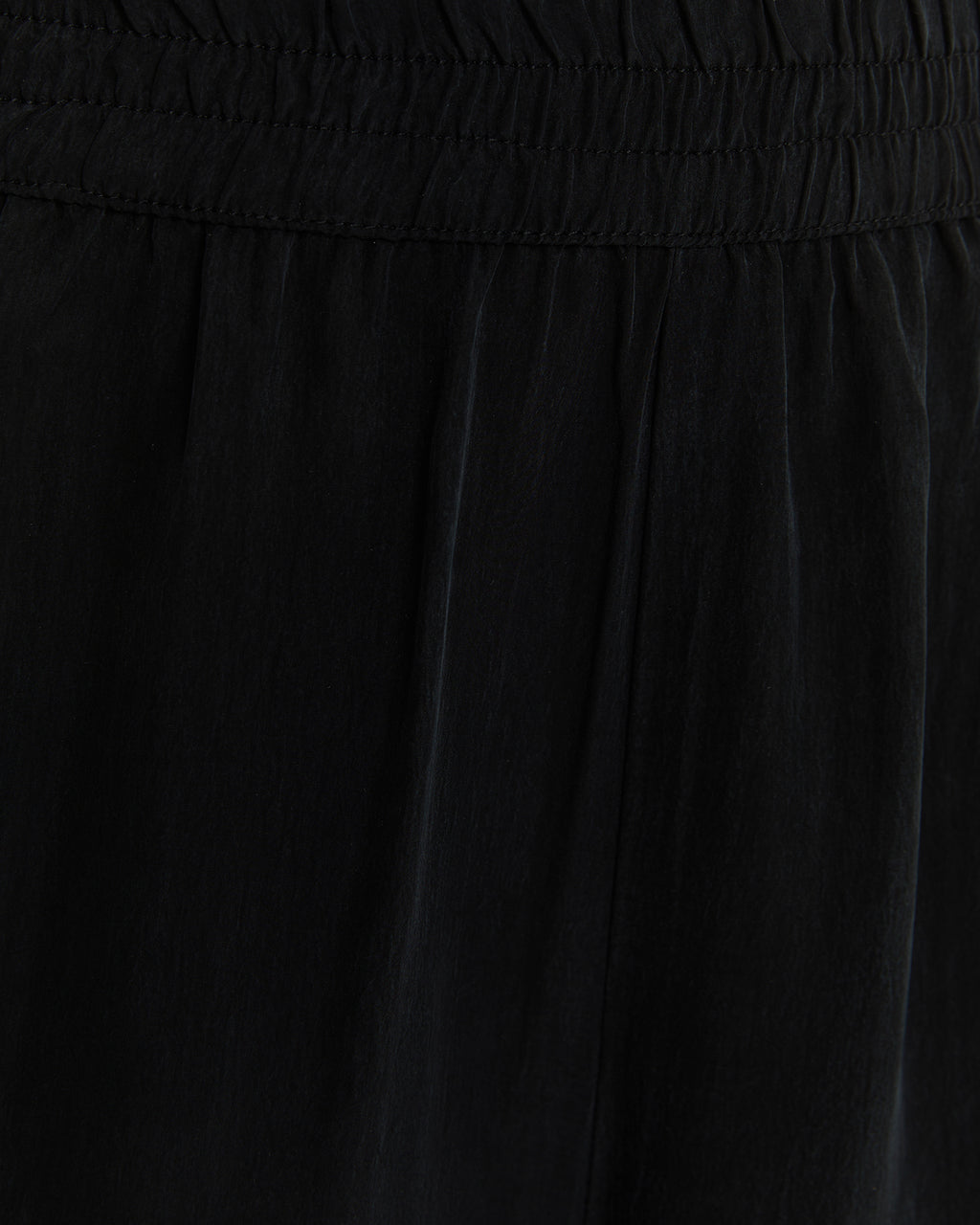 Pantalón largo con goma en la cintura y tejido de cupro