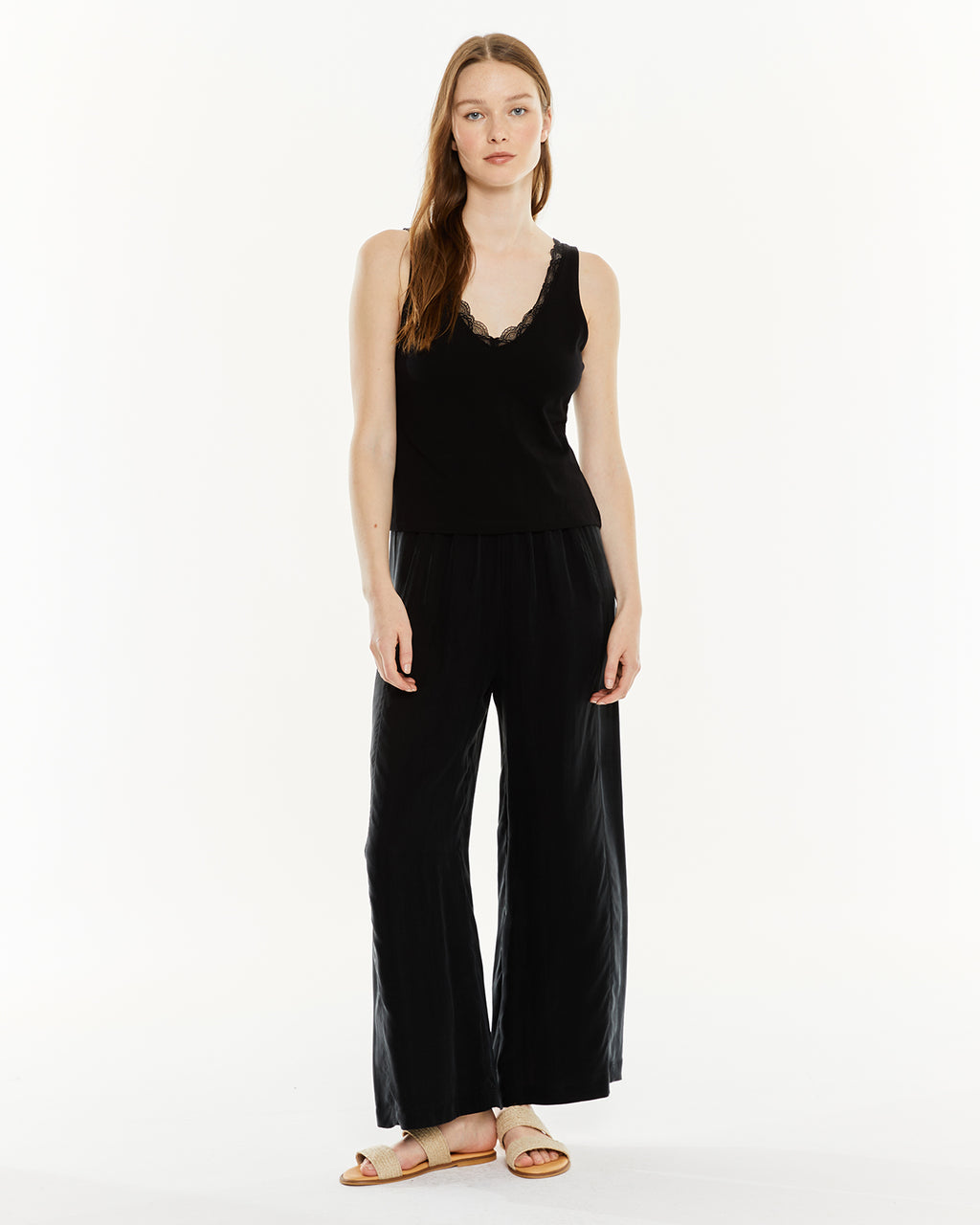 Top de tirantes con puntilla