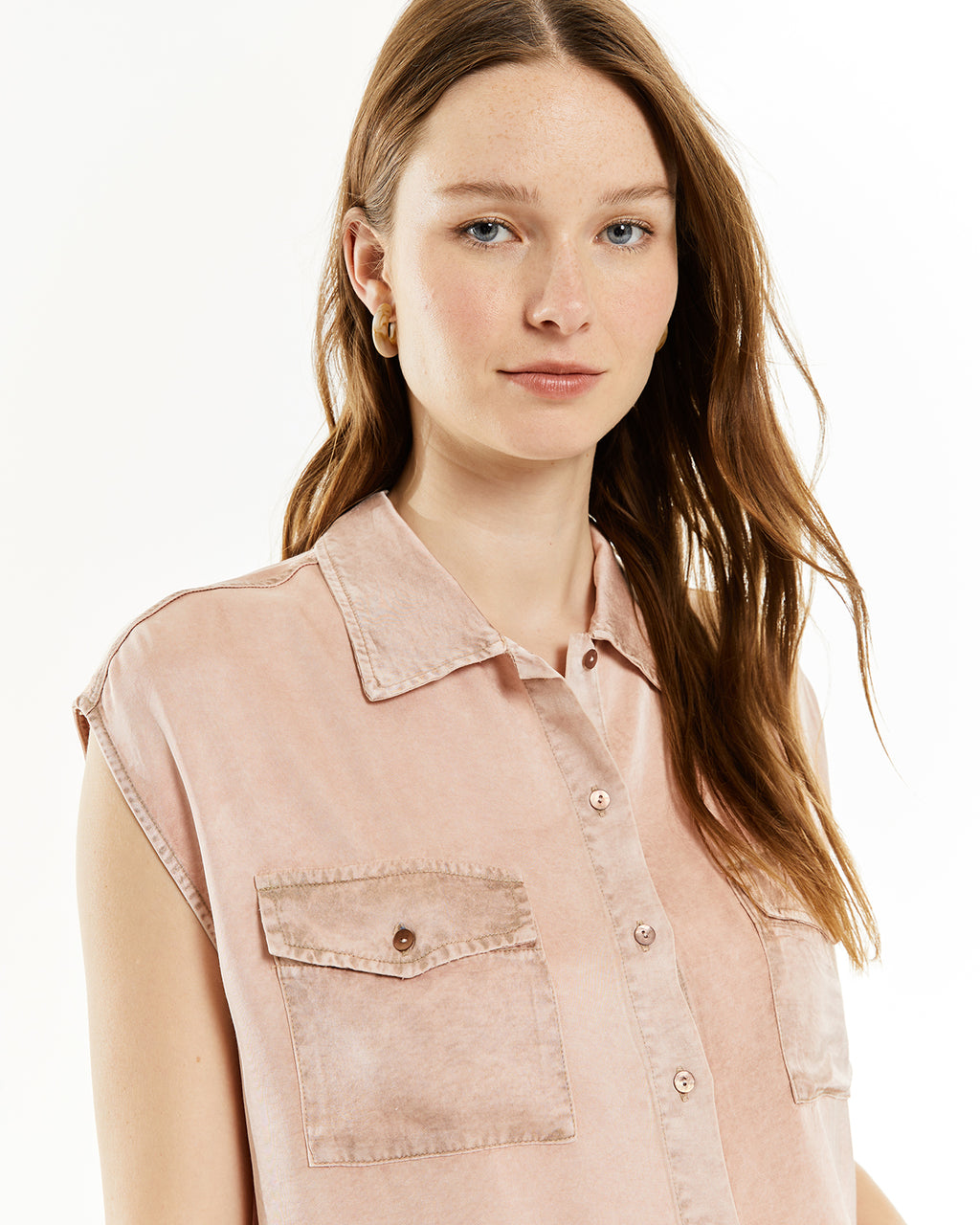 Camisa bolsillos efecto desgastado