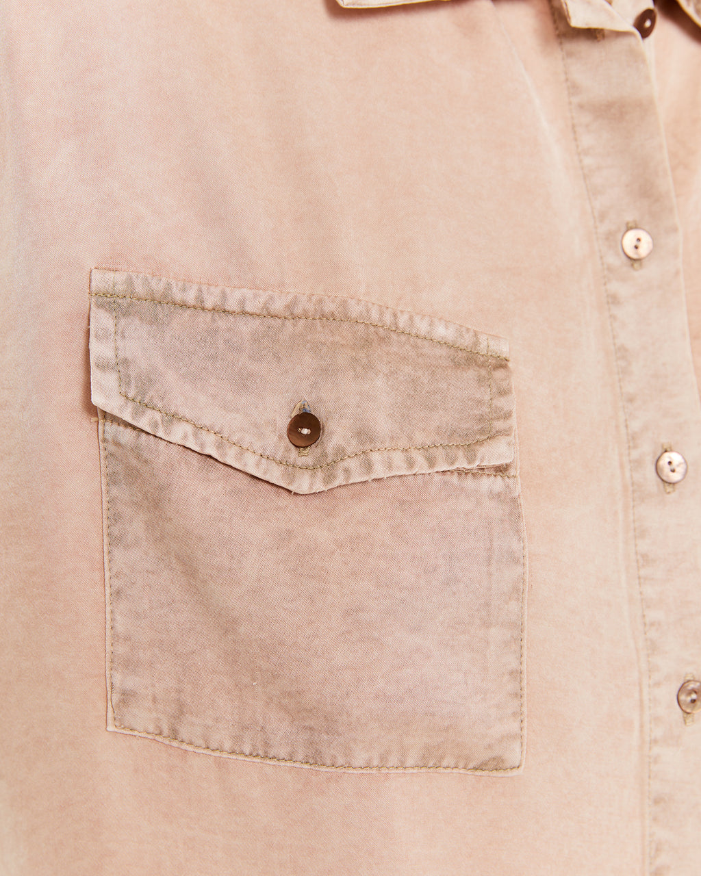 Camisa bolsillos efecto desgastado