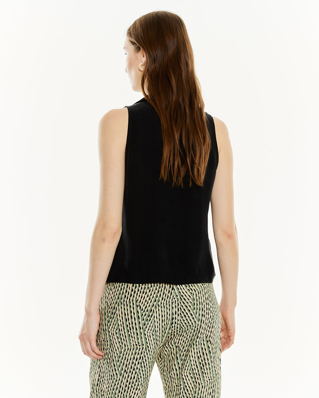 Chaleco de cupro con cuello solapa