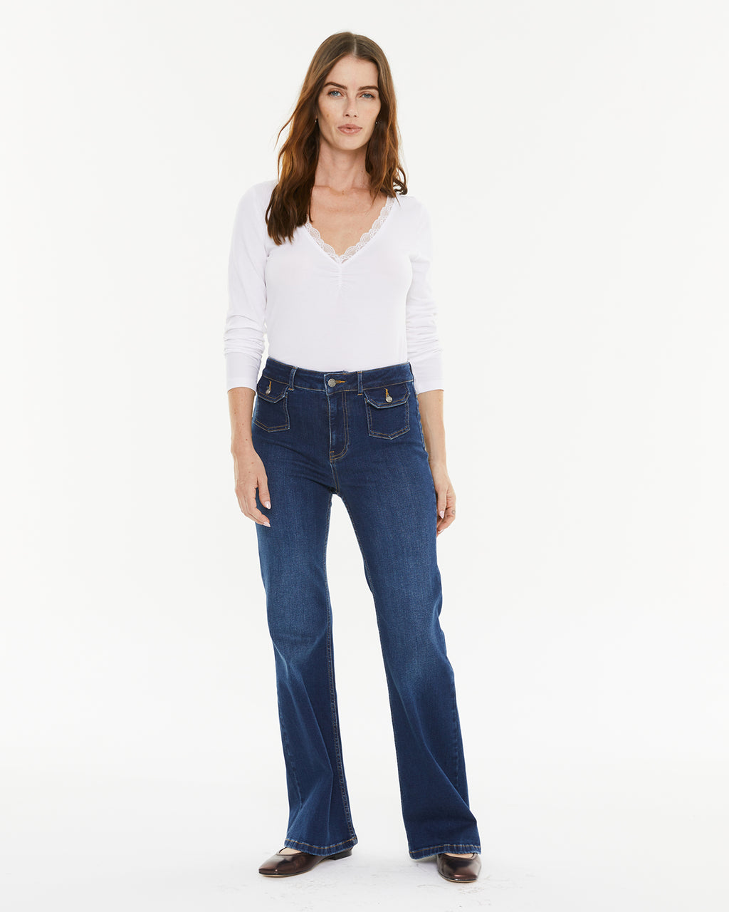 Pantalón denim bolsillos plastrón