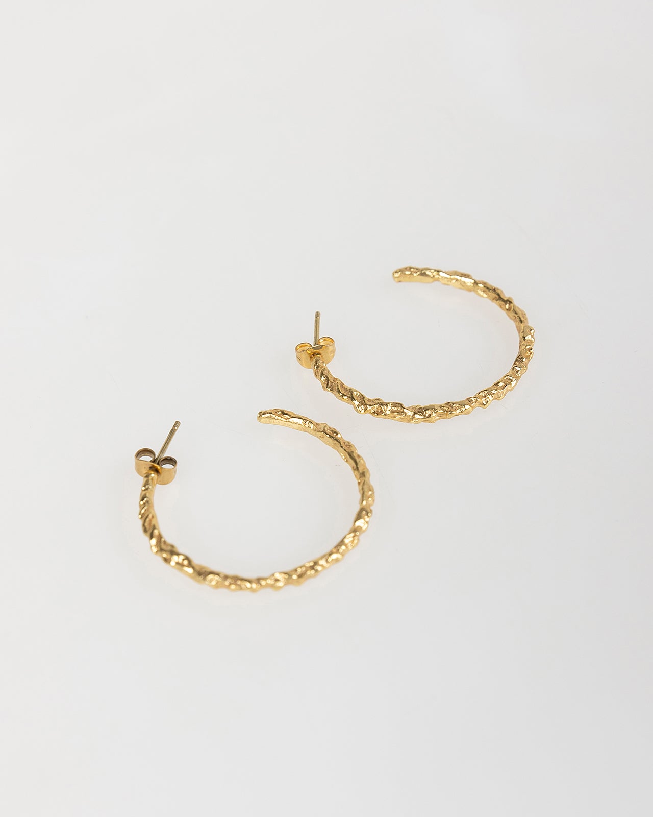 Pendientes de aro con relieve