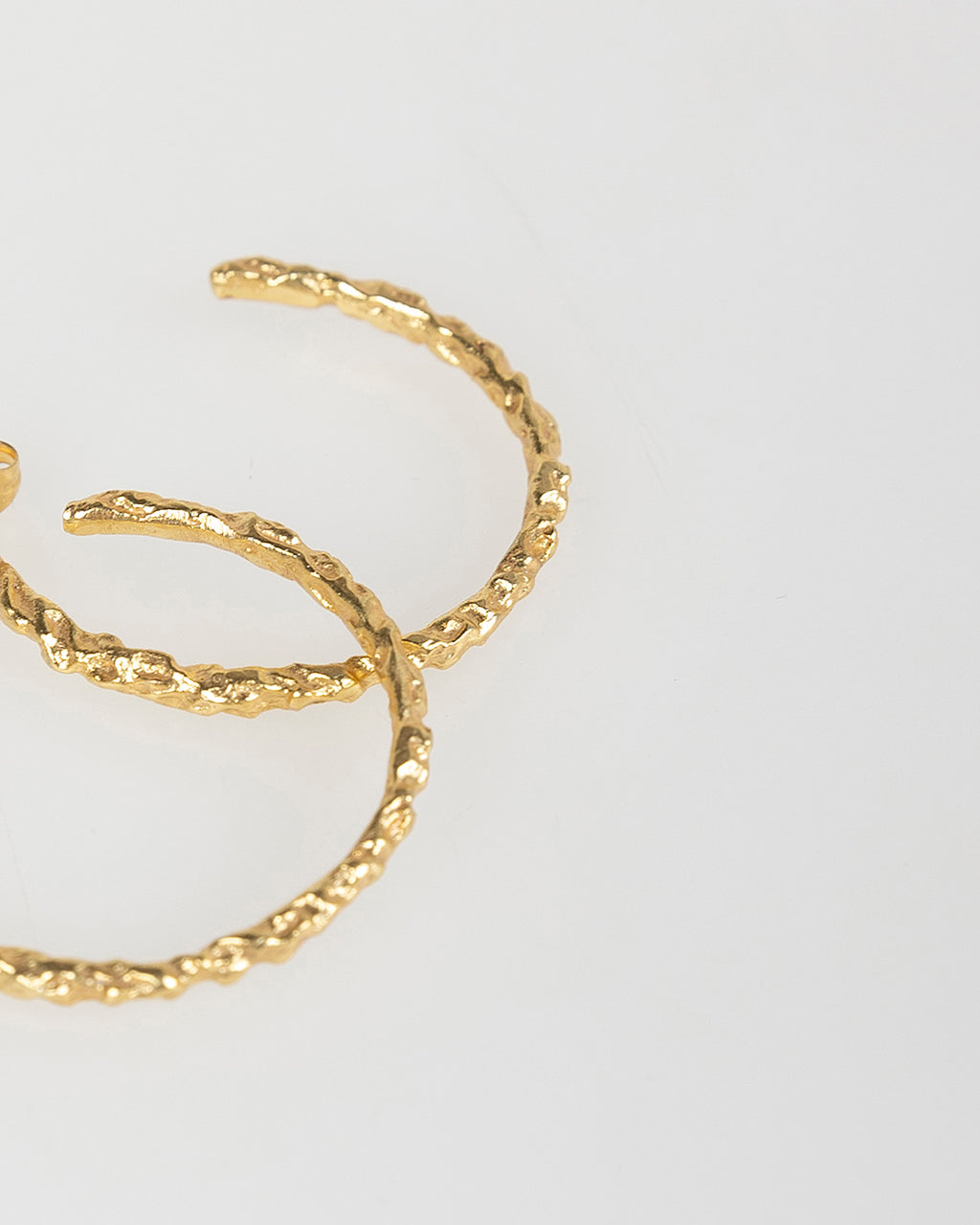 Pendientes de aro con relieve