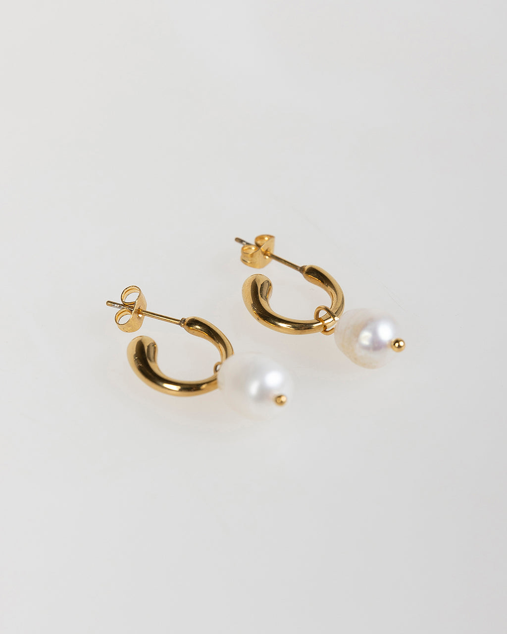 Pendientes de aro pequeño con perla