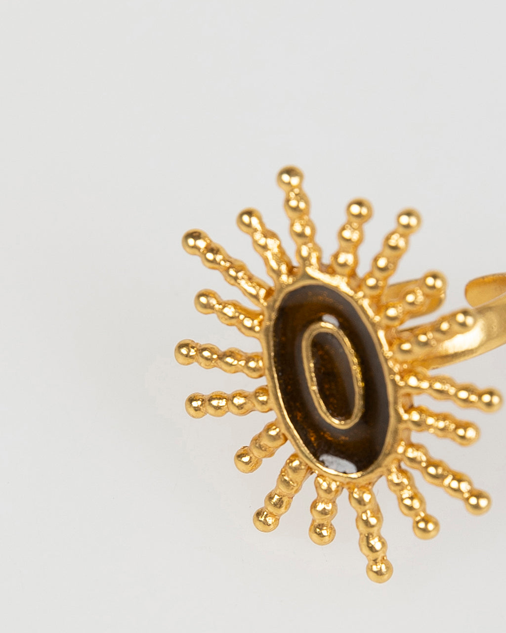 Anillo abierto dorado con sol negro