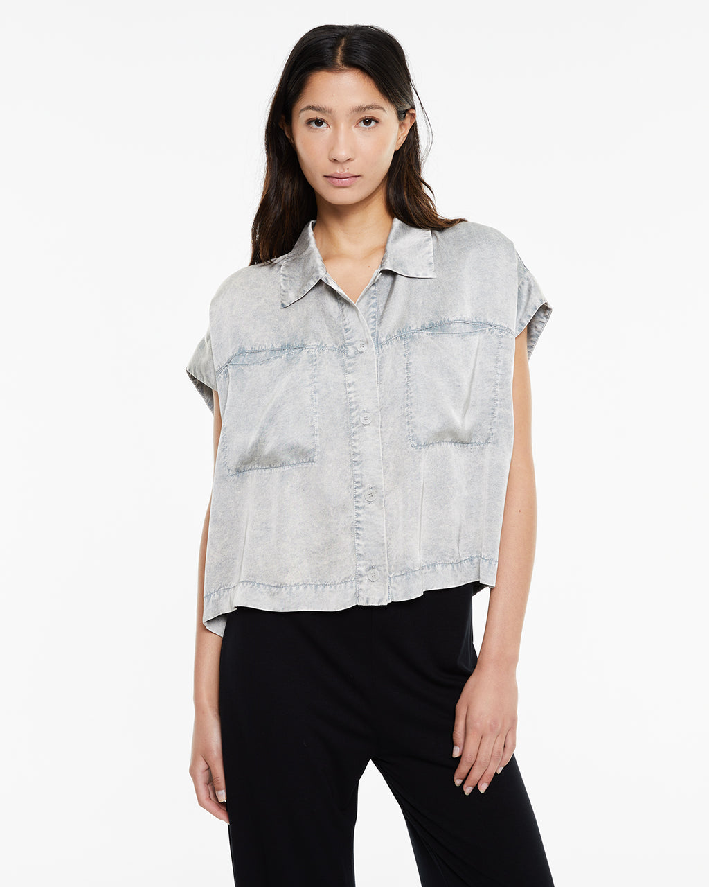 Camisa fluida cuello mao con bolsillos plastrón delanteros