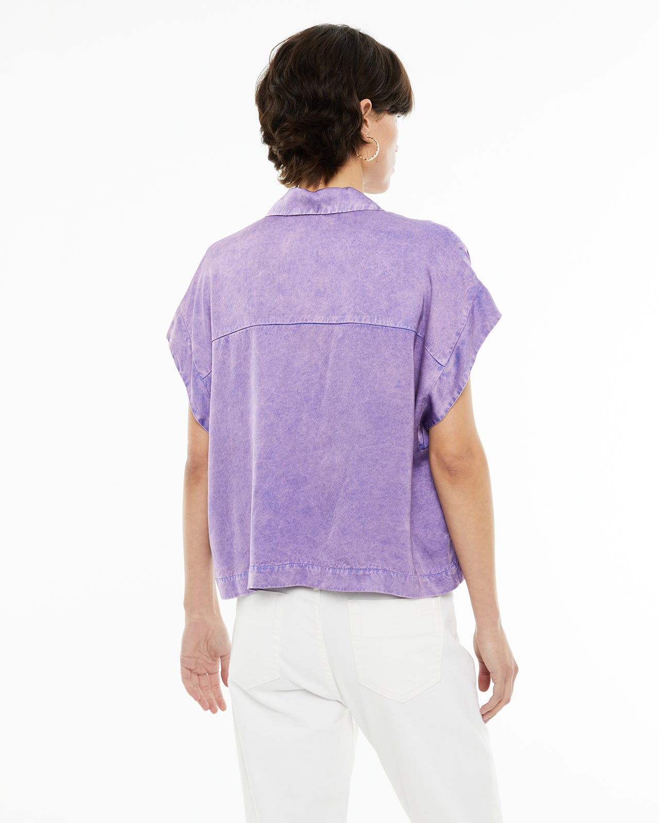 Camisa fluida cuello mao con bolsillos plastrón delanteros