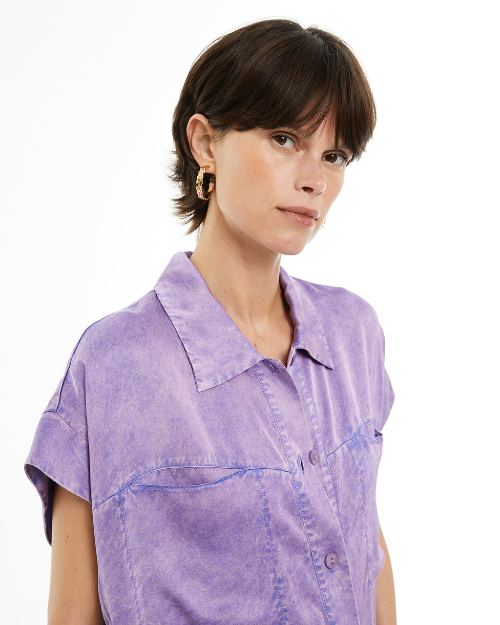 Camisa fluida cuello mao con bolsillos plastrón delanteros