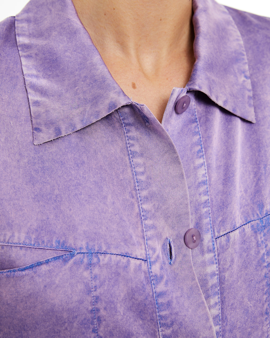 Camisa fluida cuello mao con bolsillos plastrón delanteros