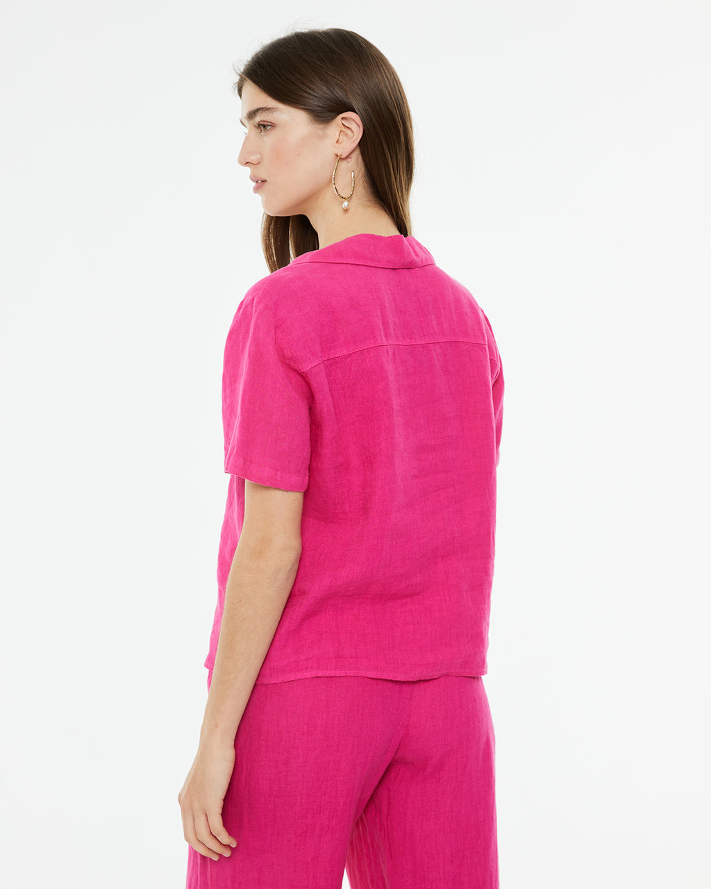 Camisa de lino de manga corta con escote camisero