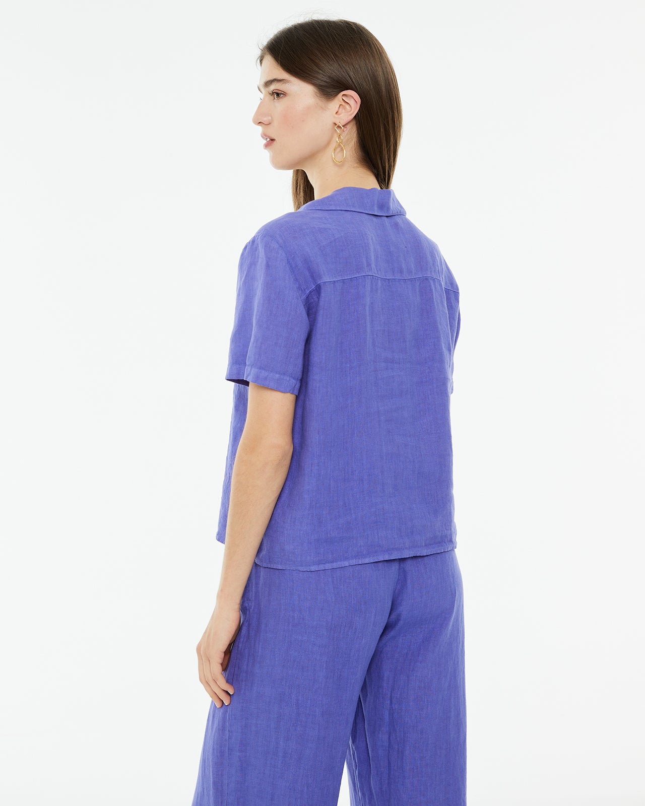 Camisa de lino de manga corta con escote camisero