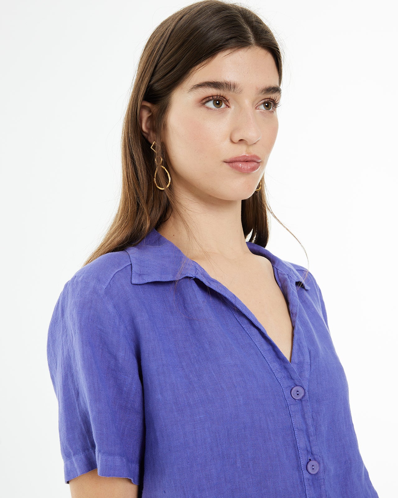 Camisa de lino de manga corta con escote camisero
