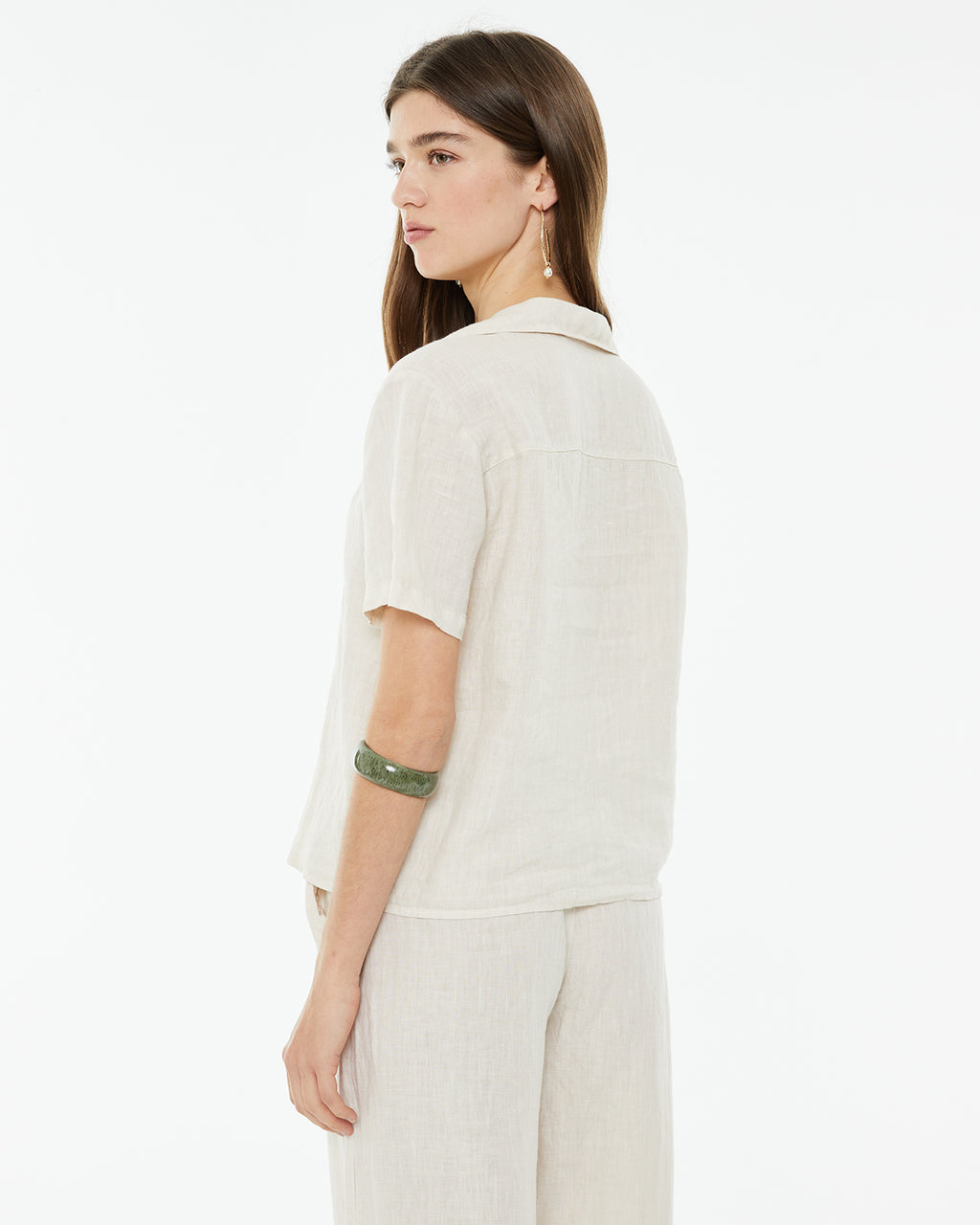 Camisa de lino de manga corta con escote camisero