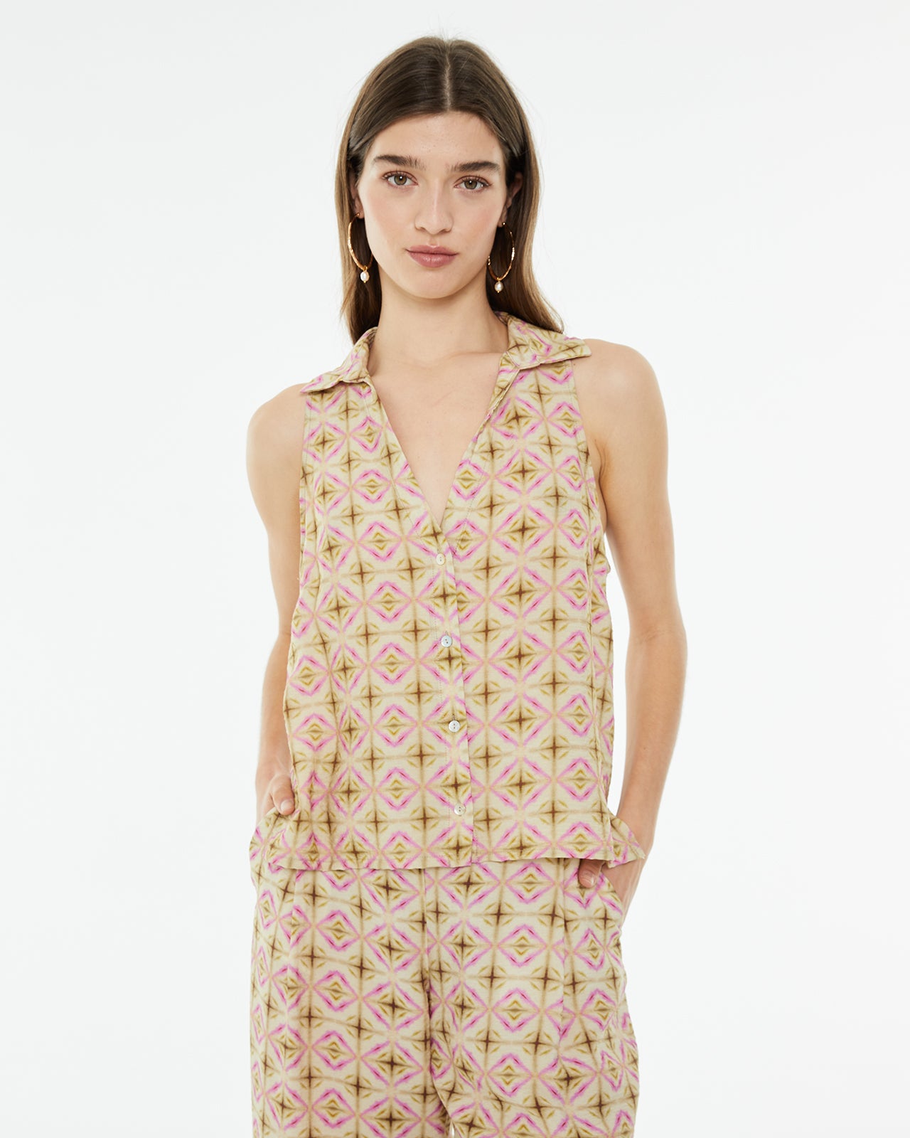 Camisa sin mangas con estampado geométrico