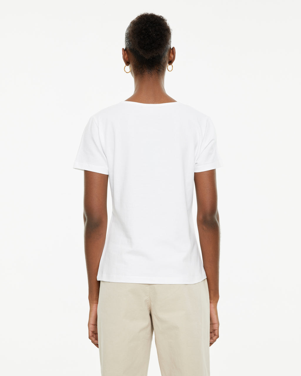 Camiseta ajustada manga corta con detalle encaje en escote pico