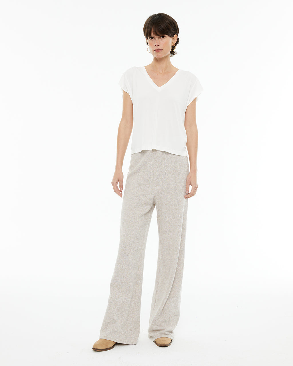 Camiseta fluida oversize escote pico sin mangas
