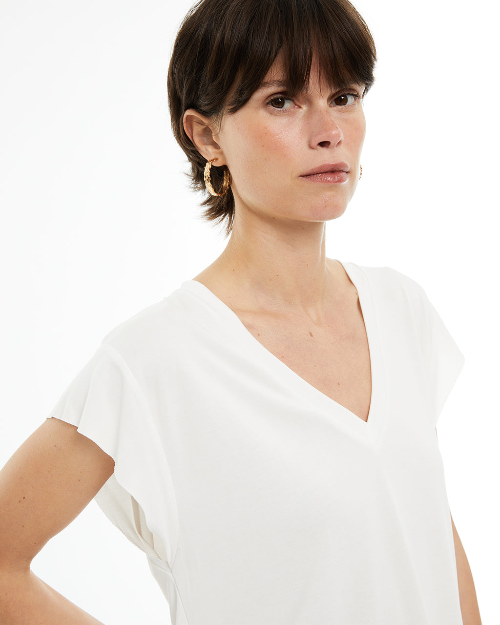 Camiseta fluida oversize escote pico sin mangas