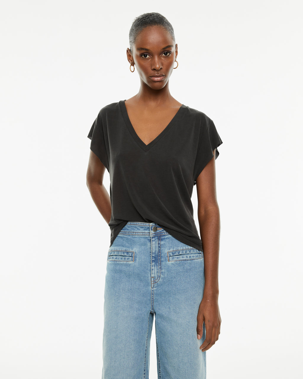 Camiseta fluida oversize escote pico sin mangas
