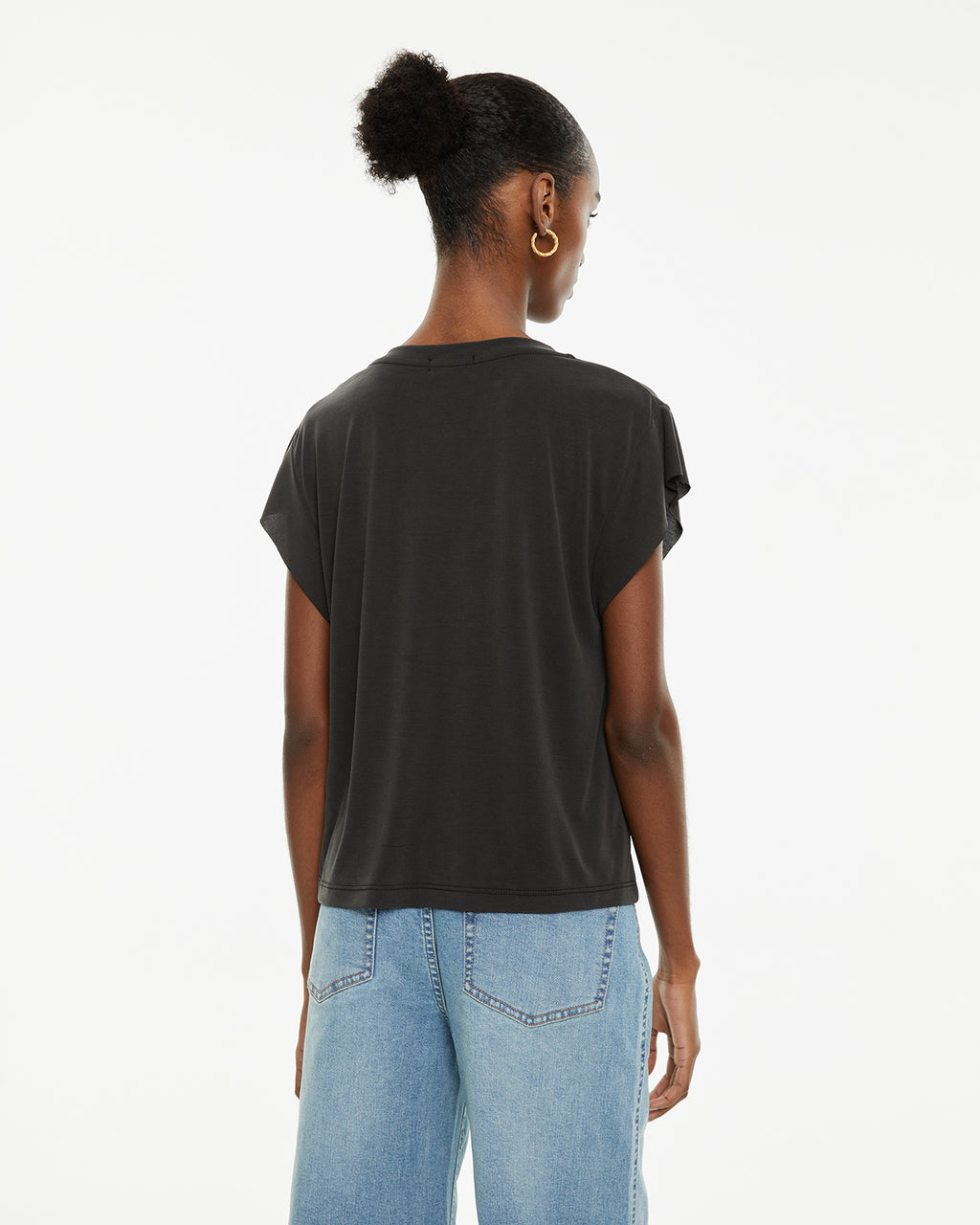 Camiseta fluida oversize escote pico sin mangas