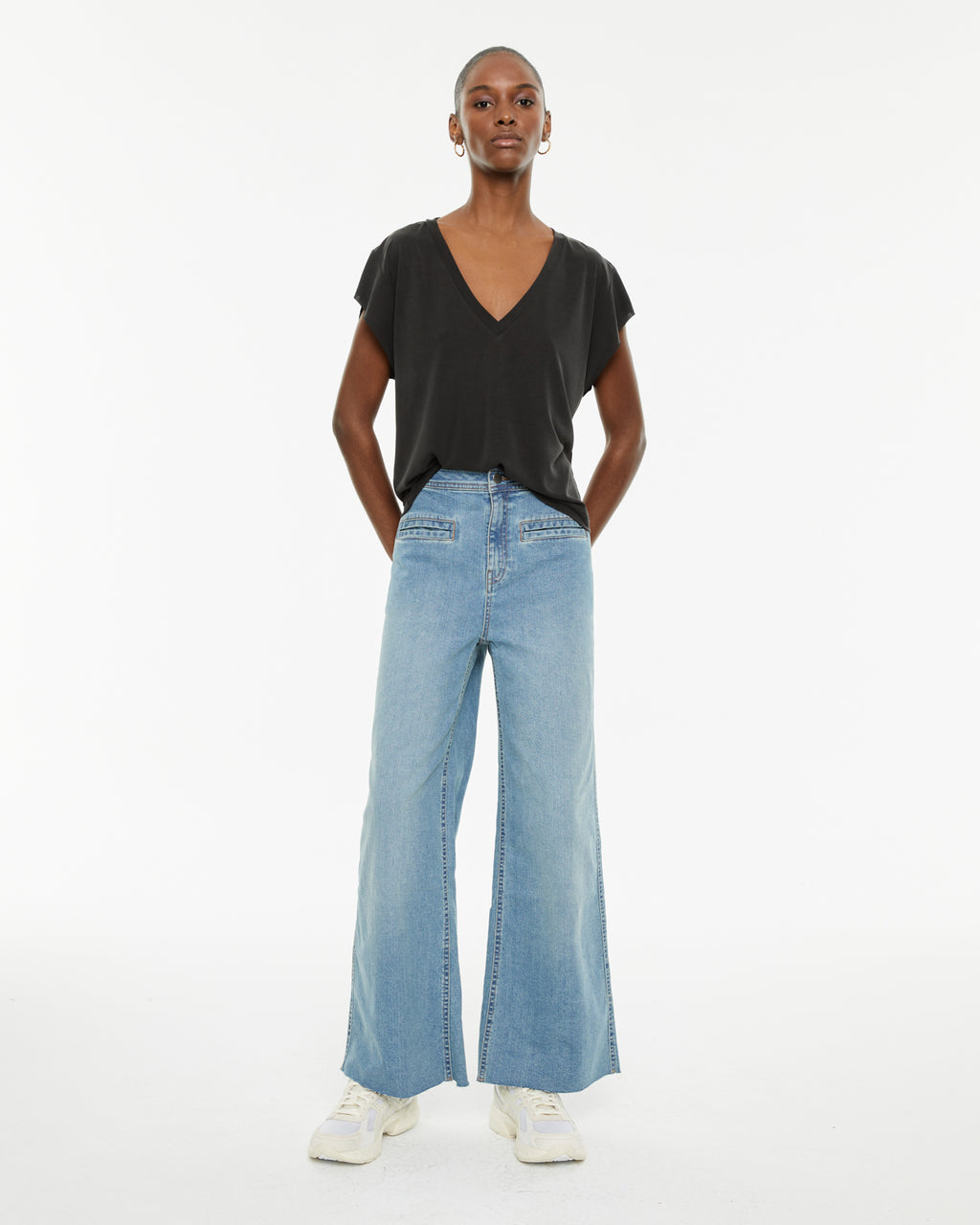 Camiseta fluida oversize escote pico sin mangas