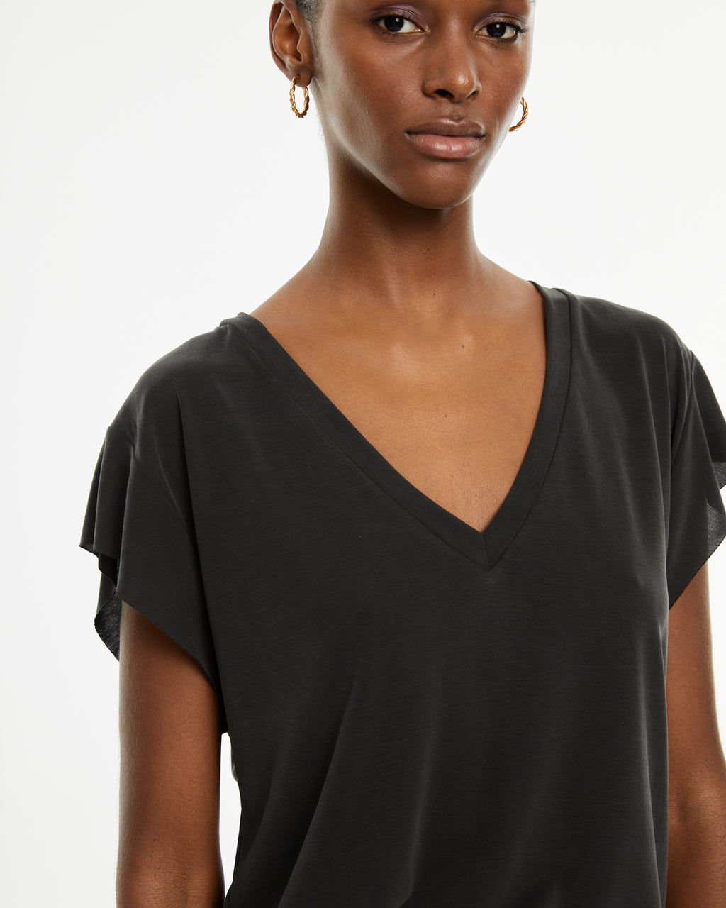 Camiseta fluida oversize escote pico sin mangas