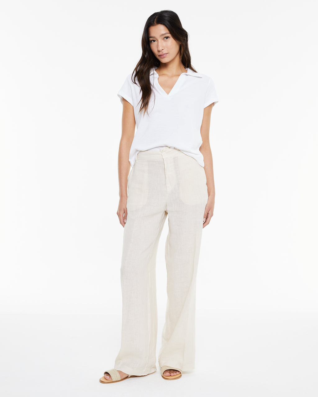 Polo de mujer blanca con cuello polo y manga corta