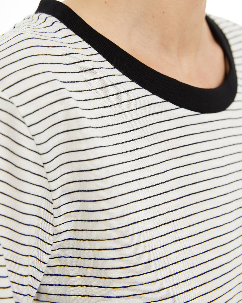 Camiseta de rayas con cuello redondo a contraste