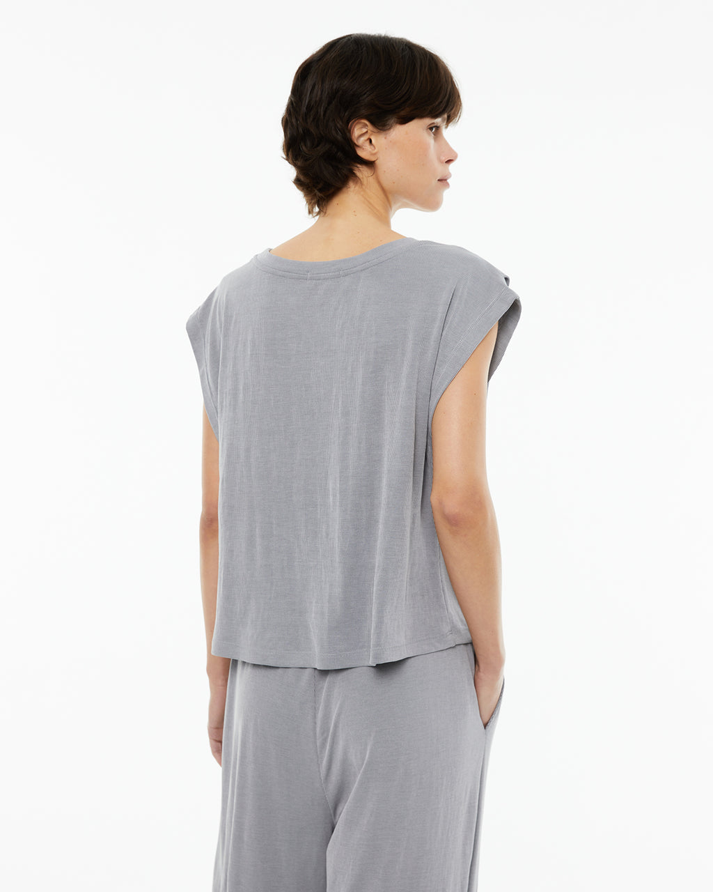 Camiseta oversize costura hombros adelantada