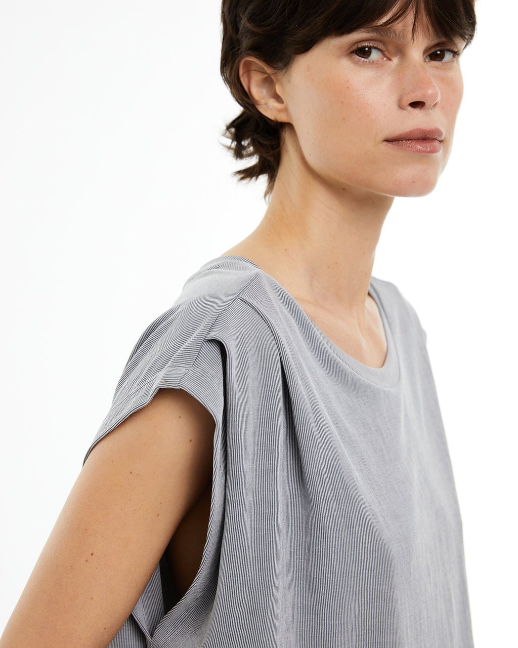 Camiseta oversize costura hombros adelantada