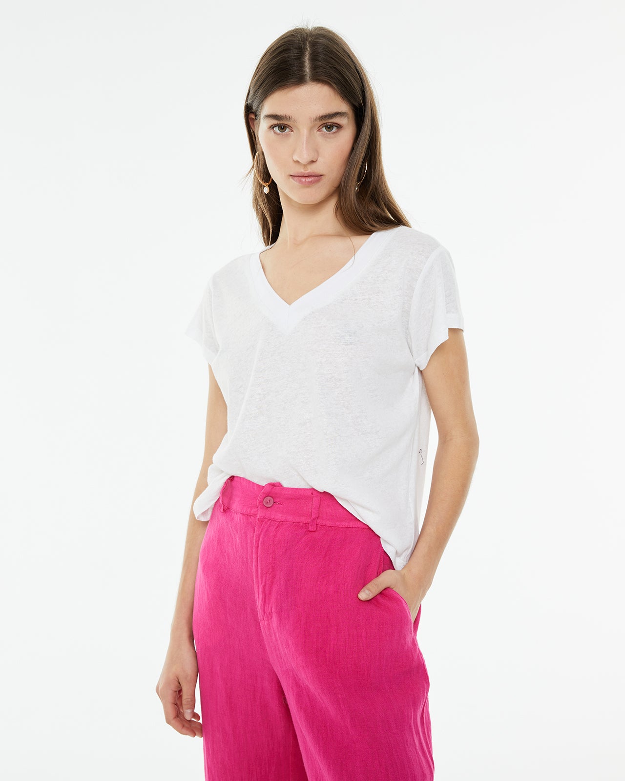 Camiseta de lino de cuello pico con detalle tira fantasía