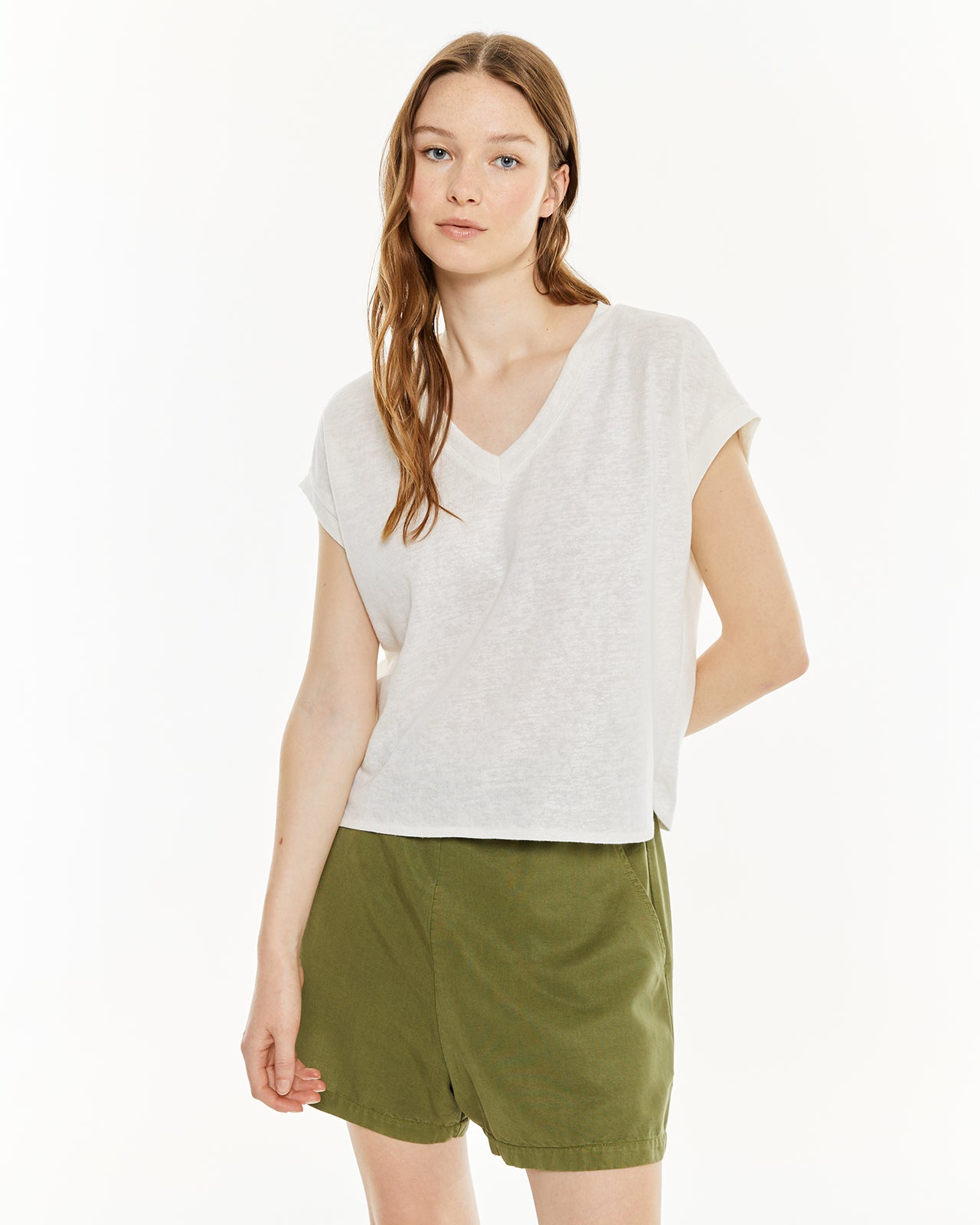 Camiseta escote pico con detalle foil
