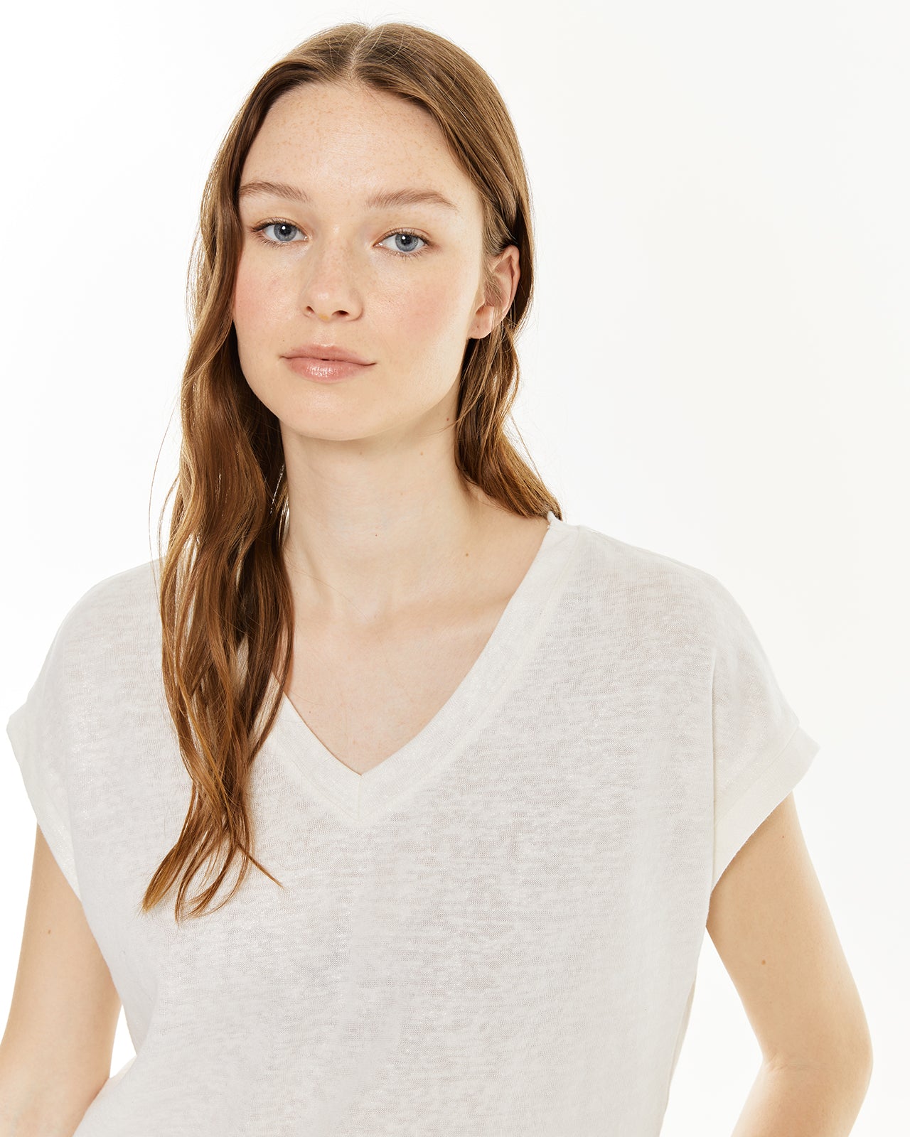 Camiseta escote pico con detalle foil