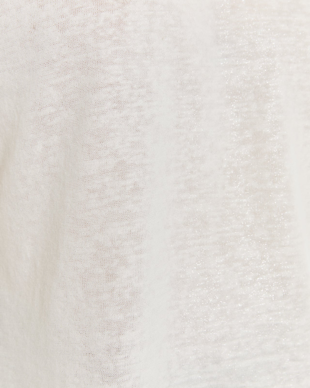 Camiseta escote pico con detalle foil