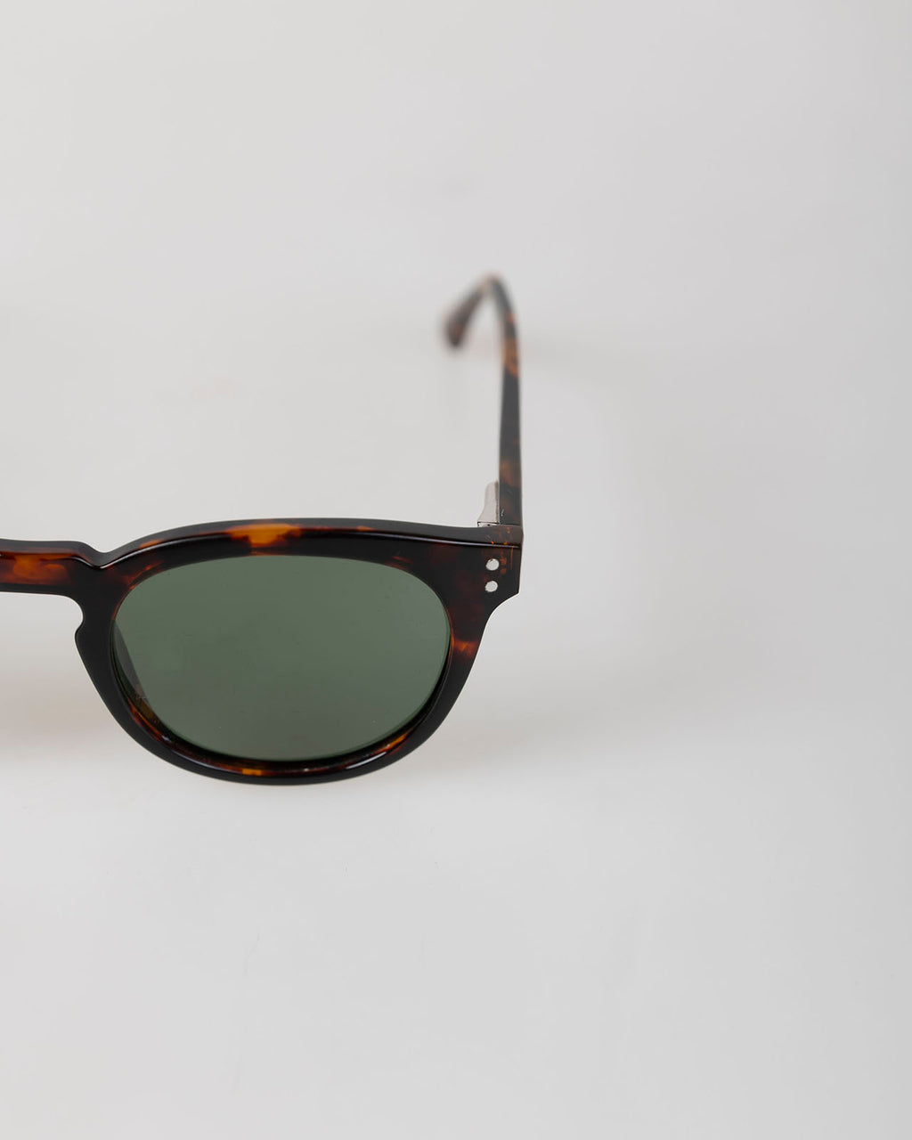 Gafas de sol con montura marrón