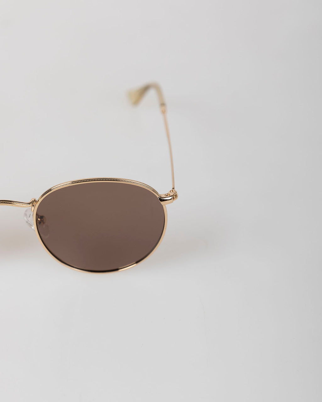 Gafas de sol montura color oro