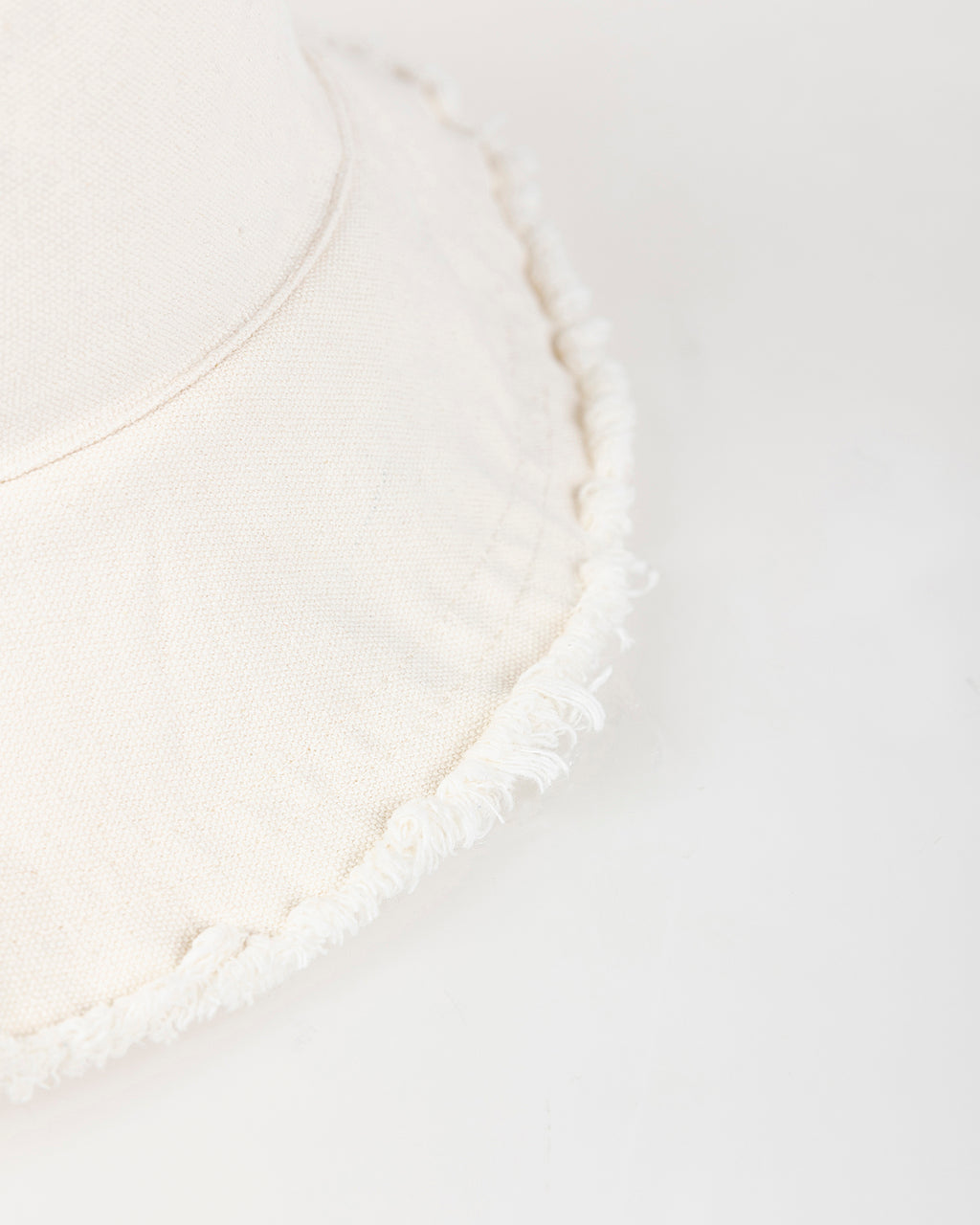 Gorro bucket deshilachado